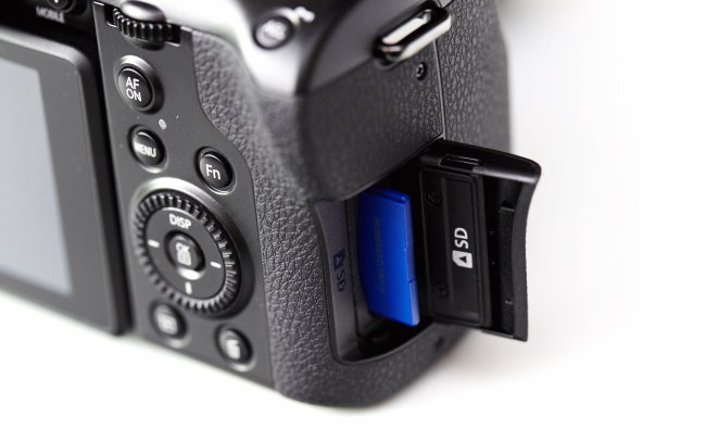Samsung NX1: SD-Speicherkarten und UHS-II werden unterstützt